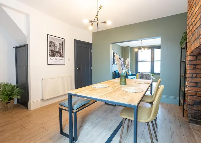 Stunning Scandi Abode In Manchester Parking