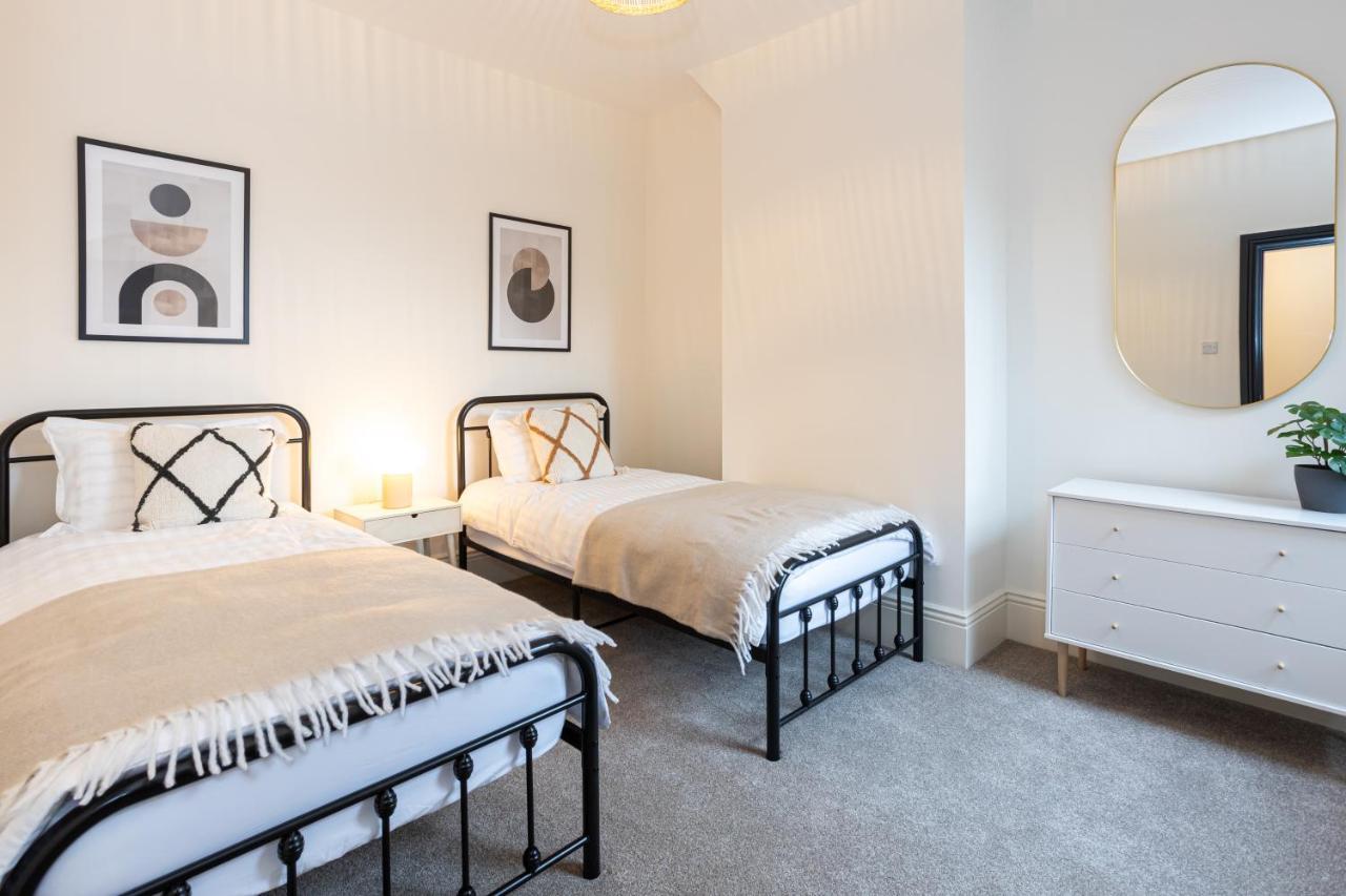 Ferienhaus Stunning Scandi Abode In Parking Manchester