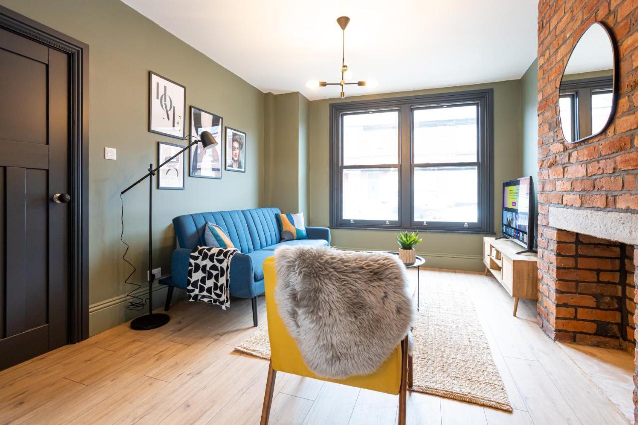 Stunning Scandi Abode In Parking Ferienhaus Manchester