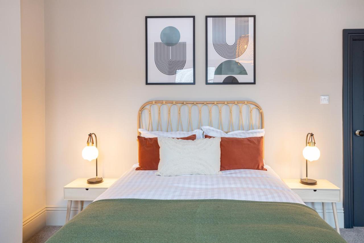 Stunning Scandi Abode In Parking *